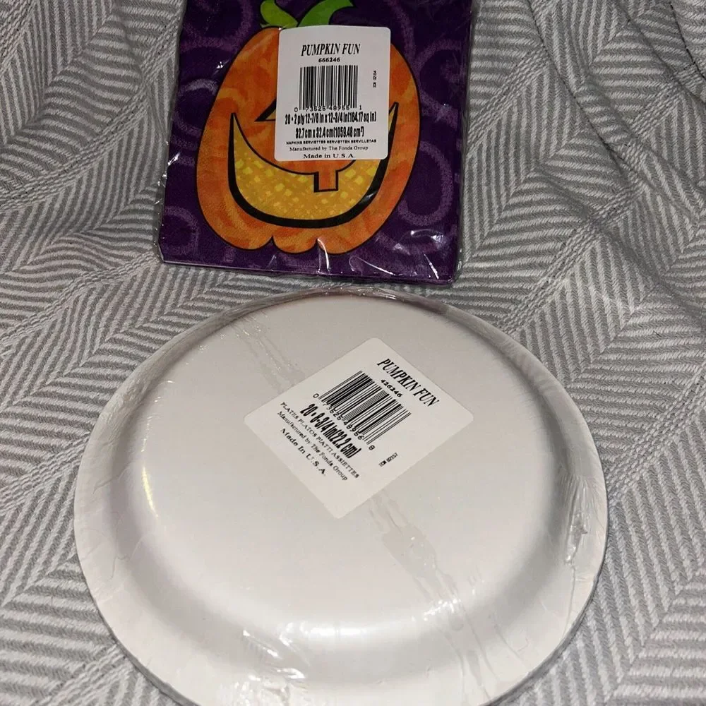 Fonda Group Halloween Paper Plates‎ And Napkins Party Supplies For 20 C1